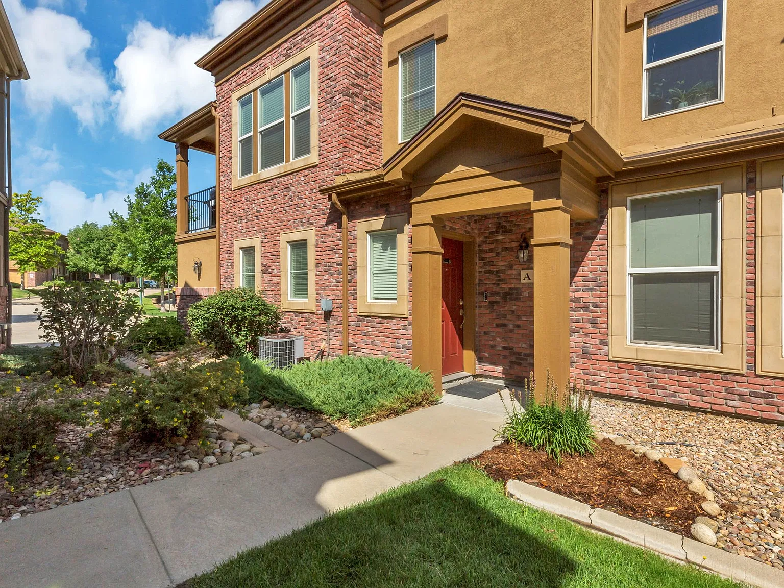 2 bed, 1294 sqft, $2,850 — Photo 2
