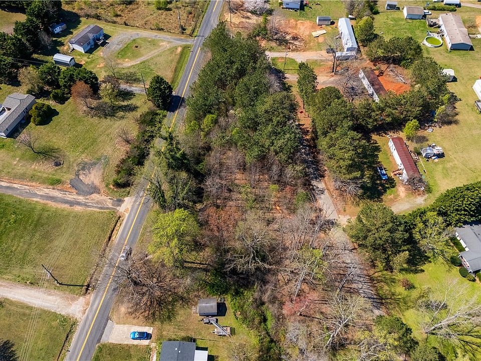 2nd image of 108 Watts Rd
