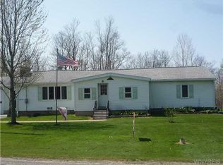 6686 Wisterman Rd, Lockport, NY 14094