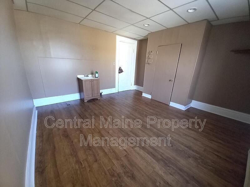 2nd image of 142 College St #9
