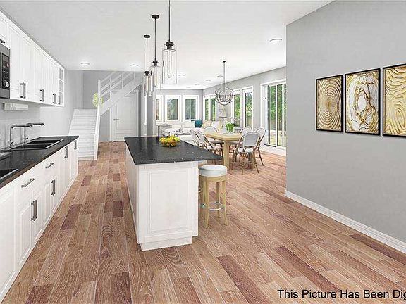 3rd image of 33 Oak St