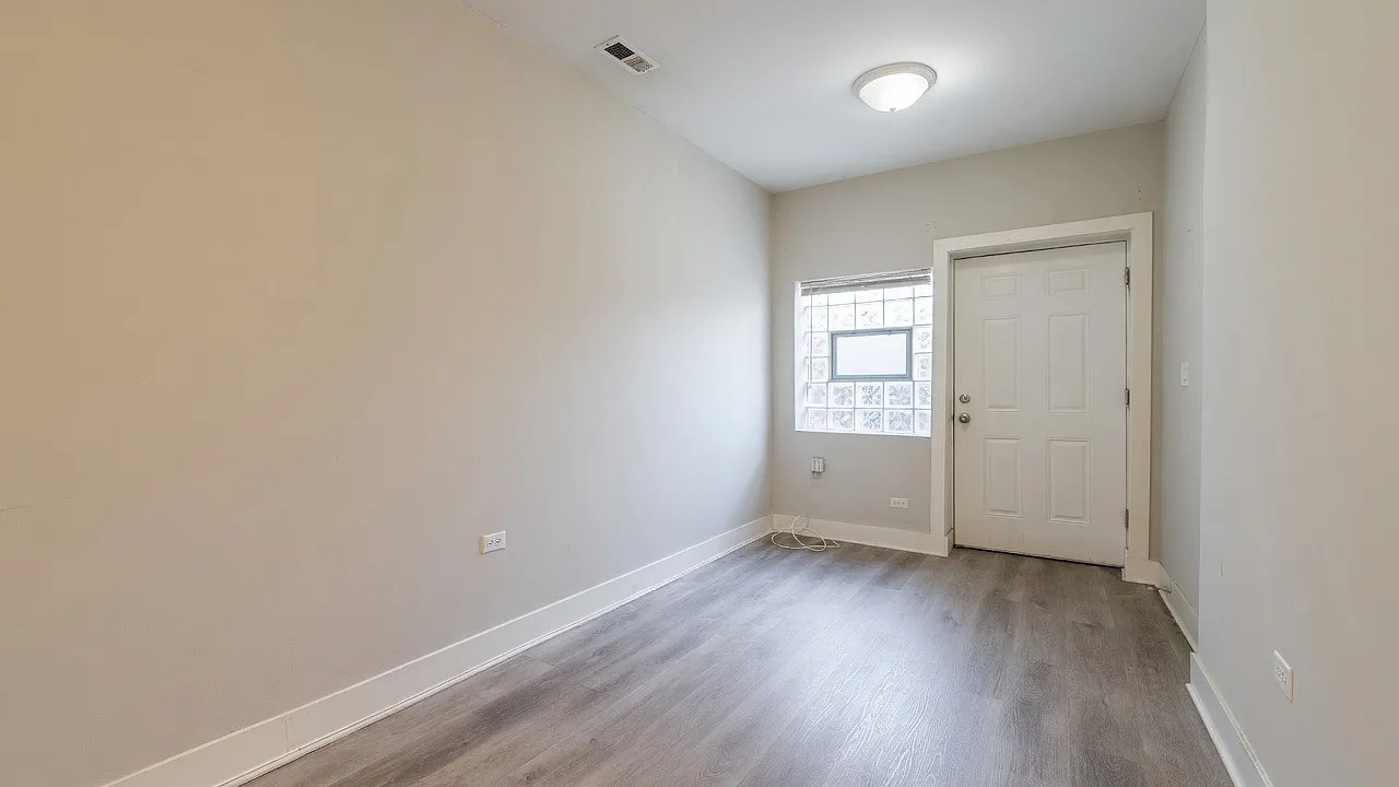 4006 N Bell Ave — Photo 2