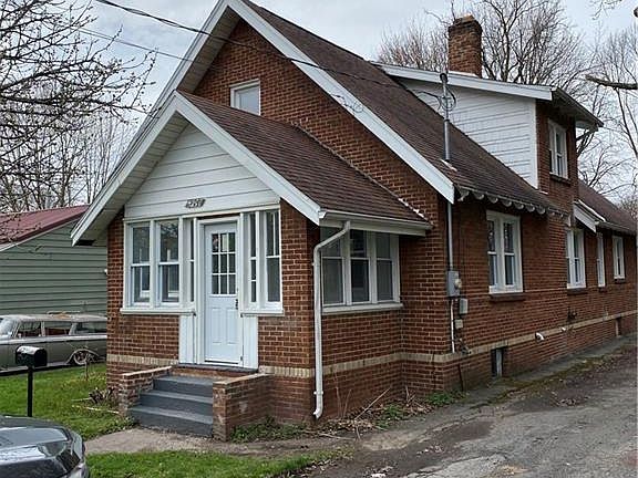 2nd image of 905 Vine St