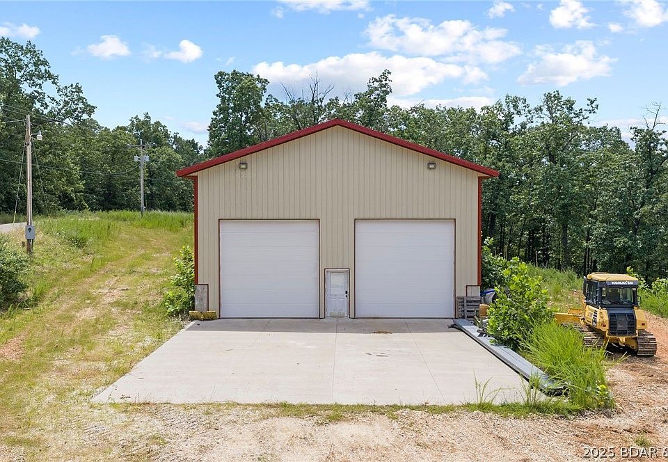 1st image of 835 Greenview Dr