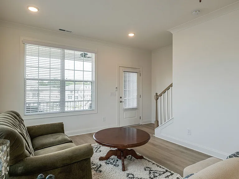 628 Thetford Aly — Photo 11