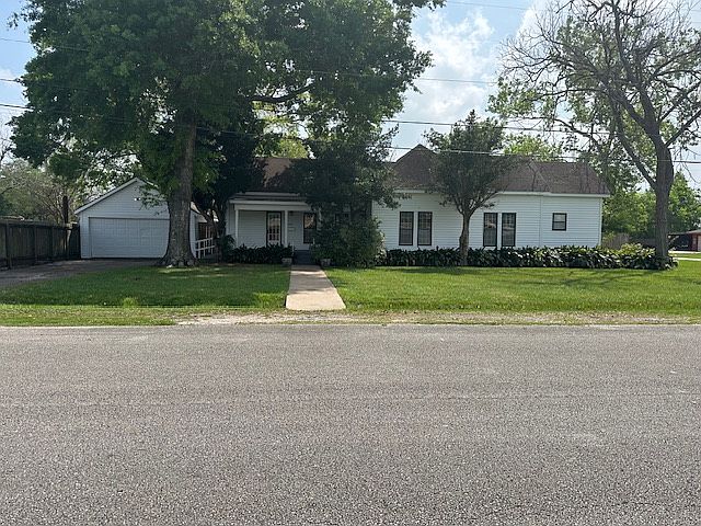 2400 3rd St.