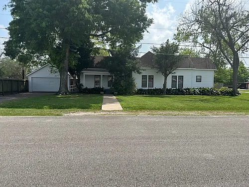 2400 3rd St Photo 1