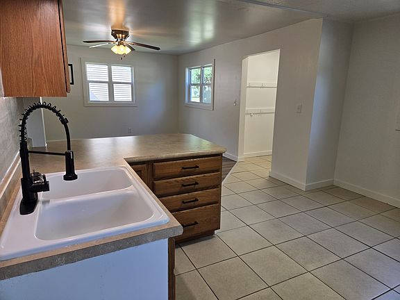 4th image of 829 Kendall Ave S