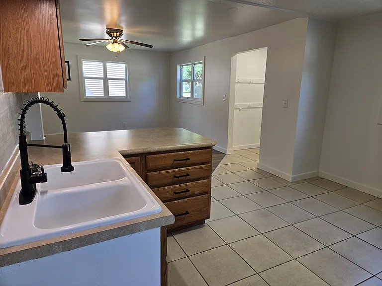 829 Kendall Ave S — Photo 4