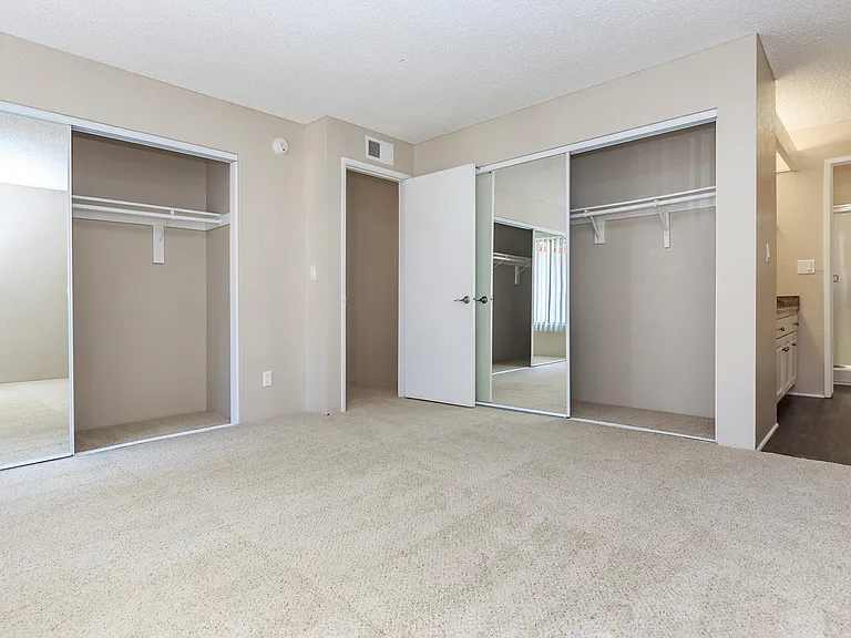 Carlyle Square Apartment Homes — Photo 47