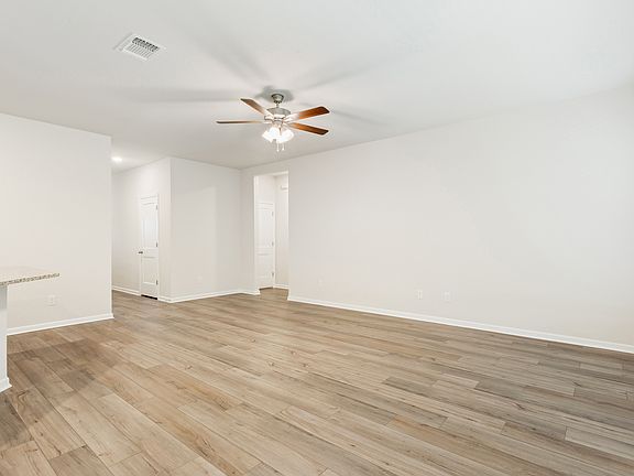 4th image of 2823 Fox River Dr