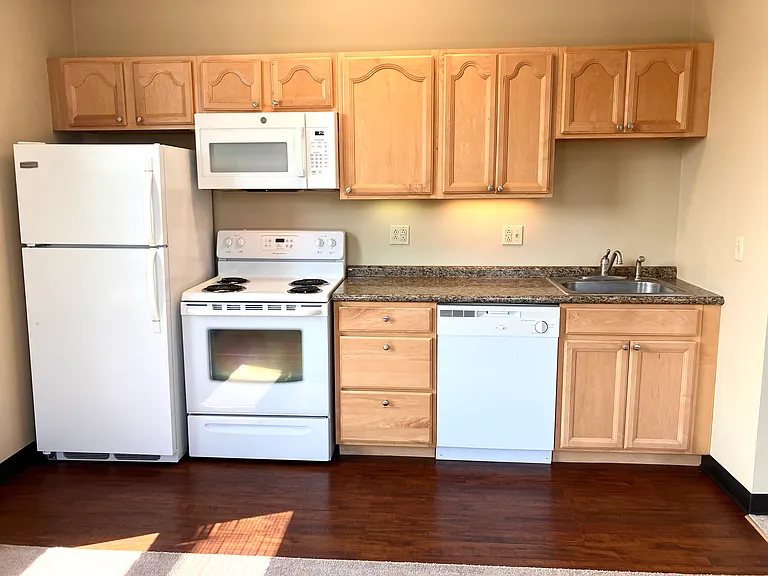 1300 Main St — Photo 8