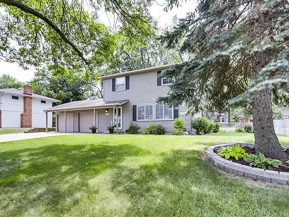 2nd image of 2560 Dorothy Ave