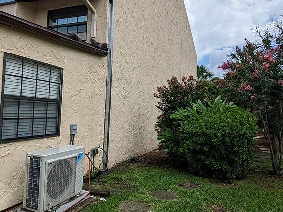 3rd image of 19 FOX VALLEY Drive