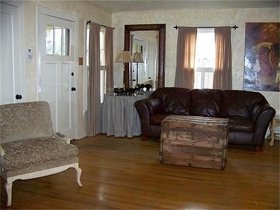 3rd image of 2101 W Lotus Ave