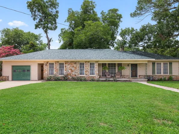 404 W Tom Green St, Brenham, TX 77833