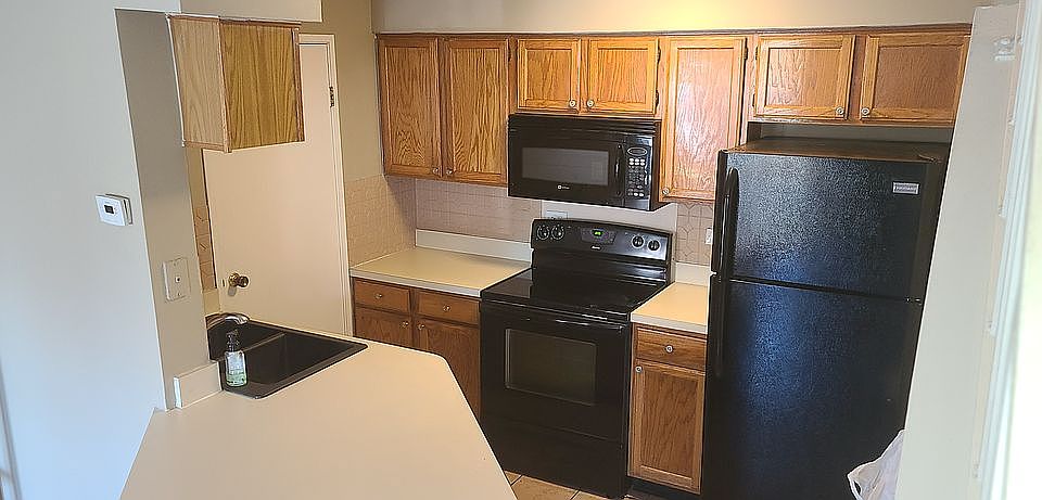 1st image of 1313 E Wyndham Cir APT 105