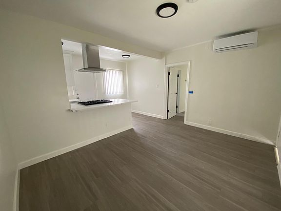 4th image of 4212 Lockwood Ave