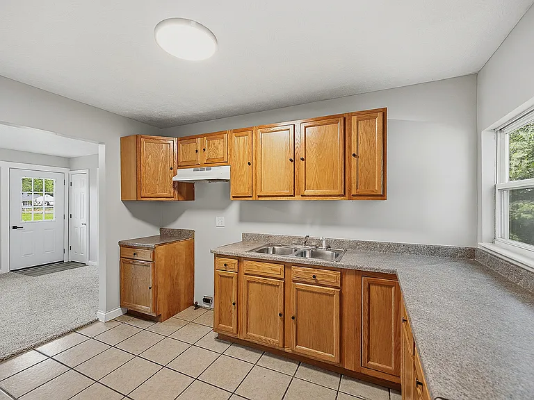 2903 Roslyn Dr — Photo 7