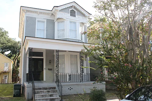 210 W 39th St Photo 1