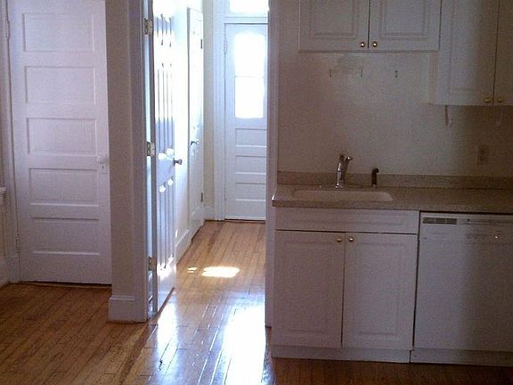 5th image of 3155 Ellwood Ave APT D