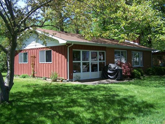 4th image of 55665 Forest Beach St