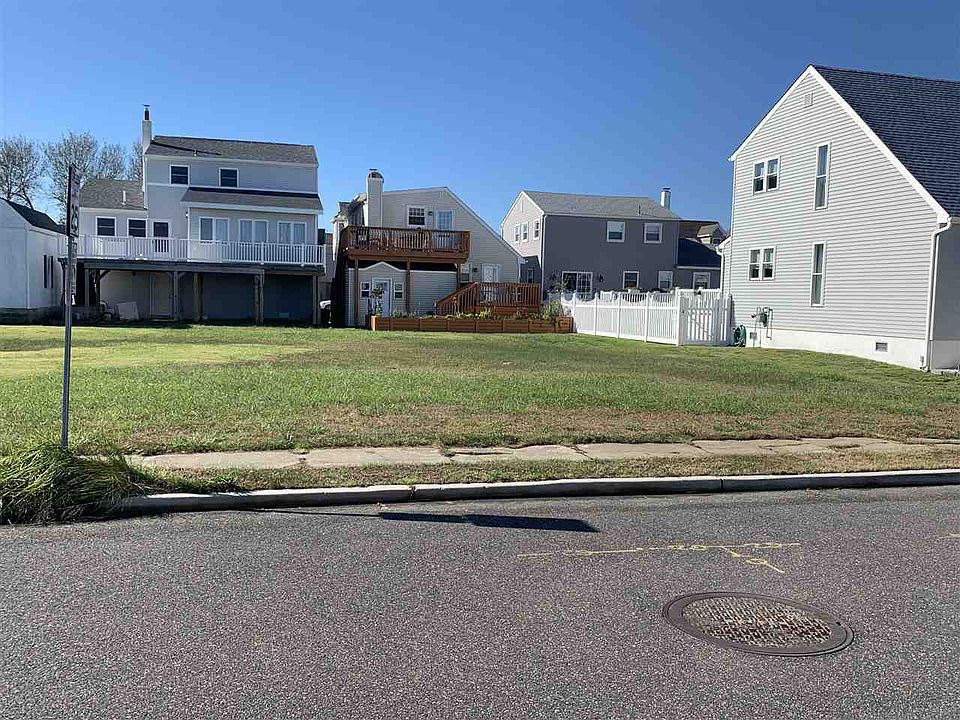 1st image of 526 W Poplar Ave