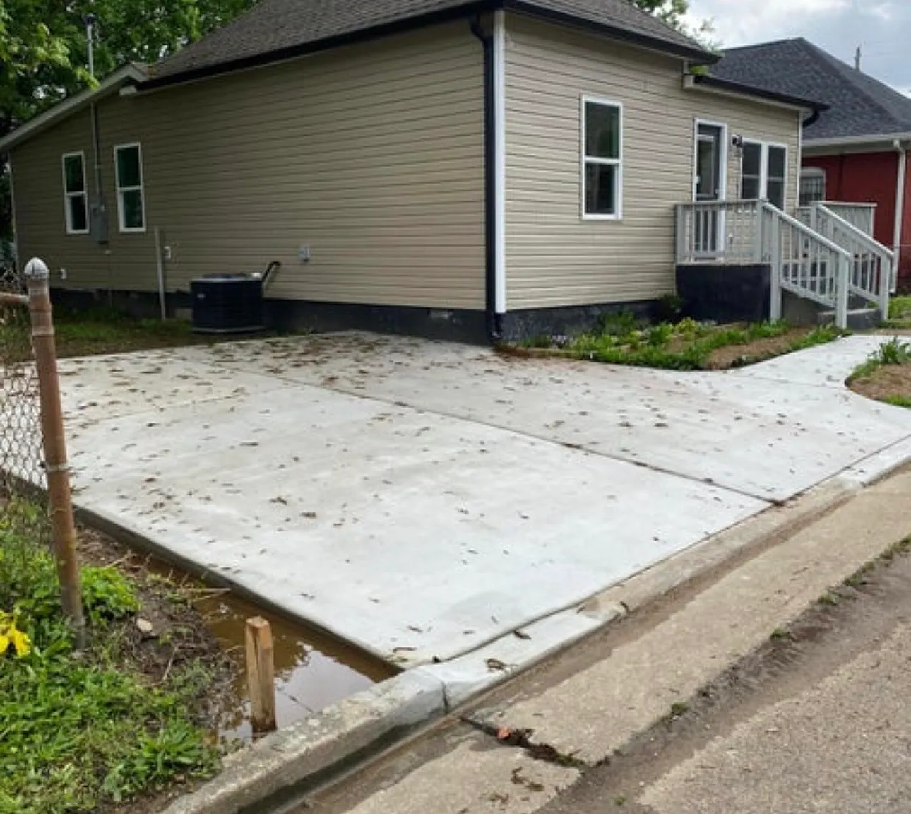 3 bed, 1144 sqft, $2,000 — Photo 2
