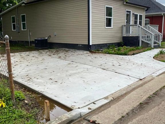 2nd image of 1815 Newell Ave