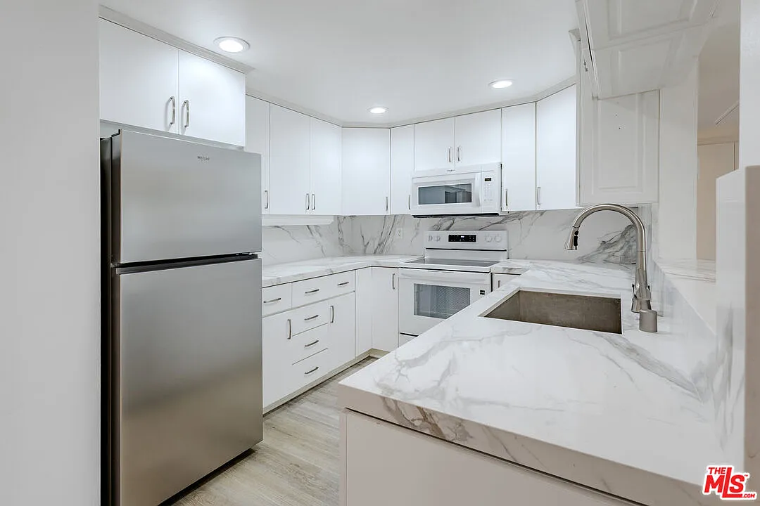 2 bed, 2.0 bath, 1249 sqft, $4,500 — Photo 4