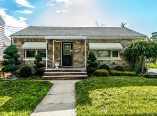 122 Pennsylvania Ave, Hopelawn, NJ 08861