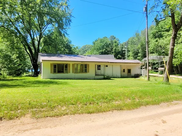 3131 N Apache Dr, White Cloud, MI 49349
