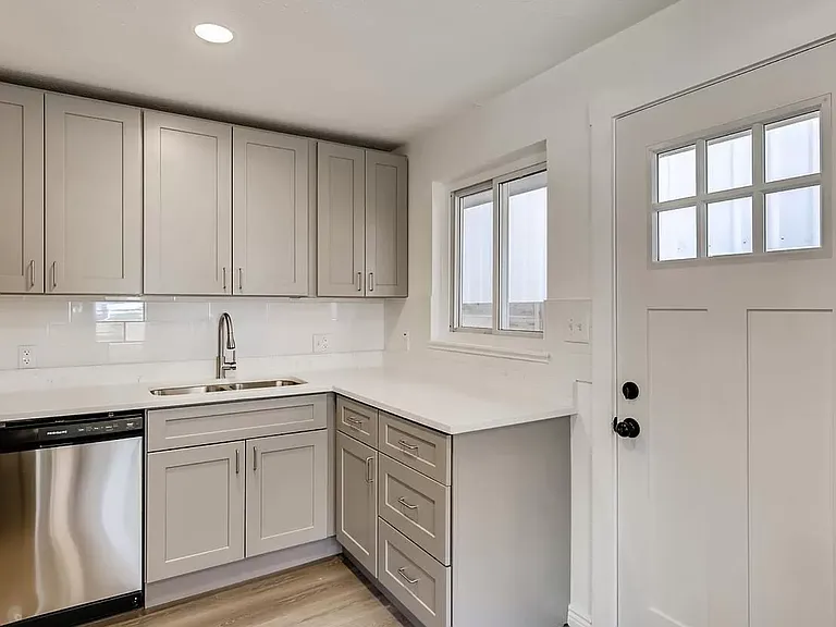 1526 N Wolff St — Photo 5