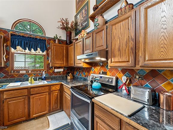 5th image of 6545 Steinbeck Ct