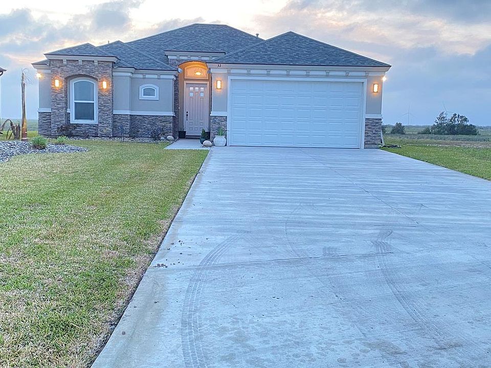 1st image of 32 Valdarama Dr