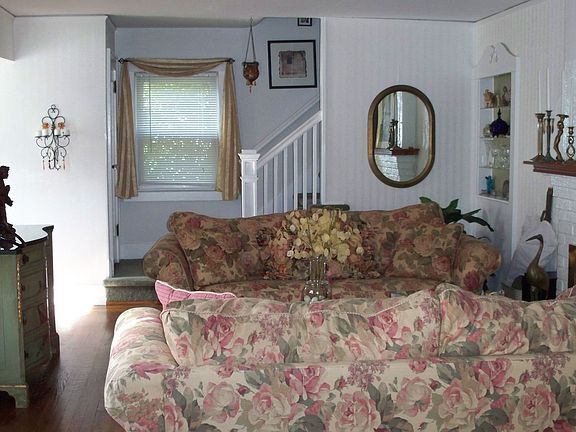 3rd image of 96 Stratford Ave