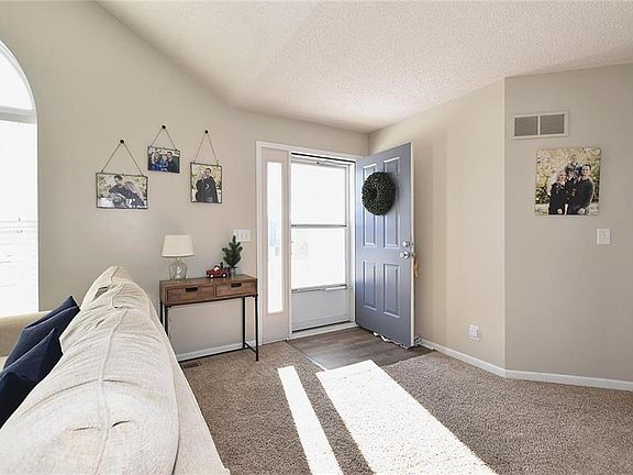 4th image of 804 Sunflower St