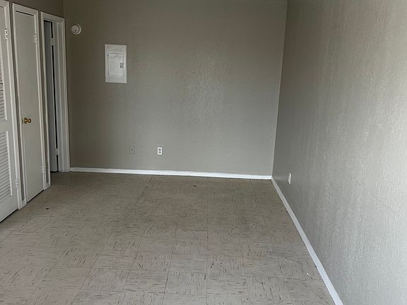 3rd image of 534 W Missouri Ave APT 18