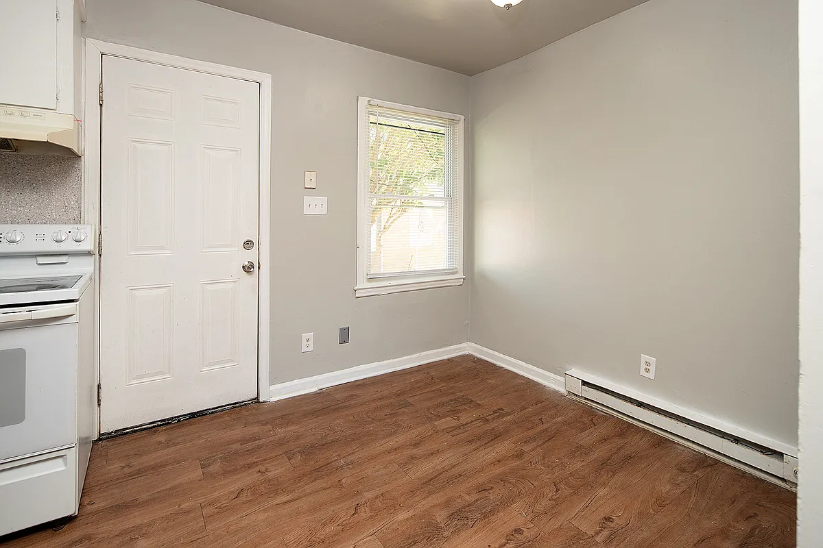 Building Photo - 3639 Hashem Dr #5