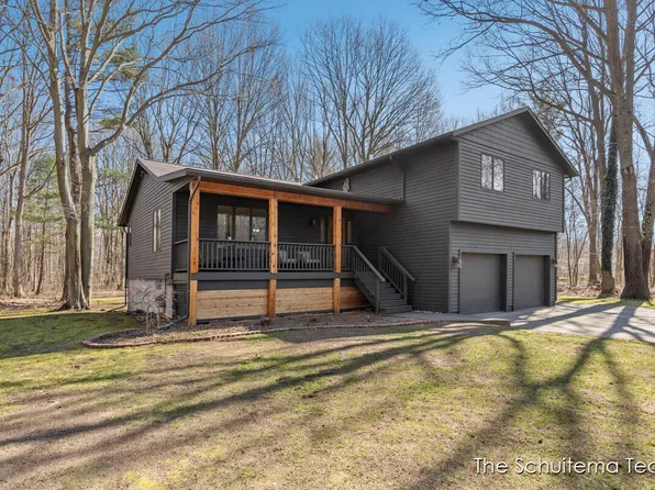 12890 Woodhaven Dr, Grand Haven, MI 49417