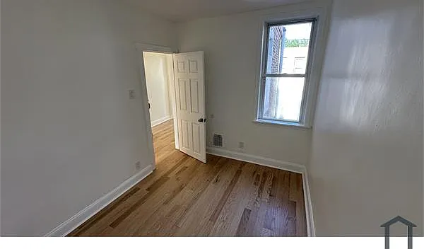2443 E Oakdale St — Photo 8