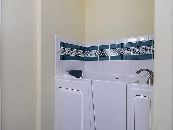 3rd image of 102 Rumsey Cir