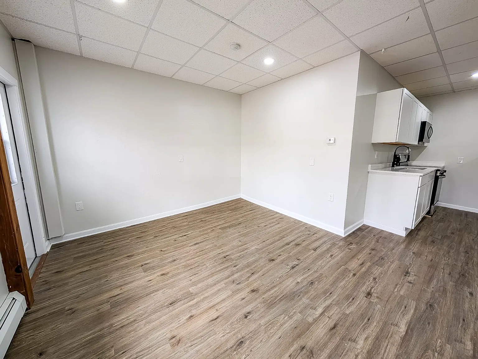 1 bed, 1200 sqft, $1,600 — Photo 3