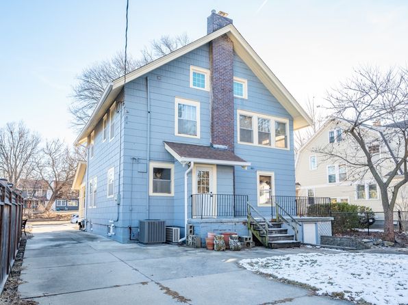 1128 44th St, Des Moines, IA 50311