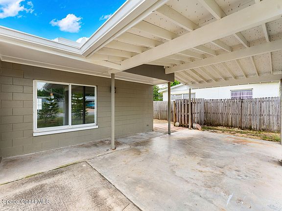 2nd image of 4860 Key Madeira Dr