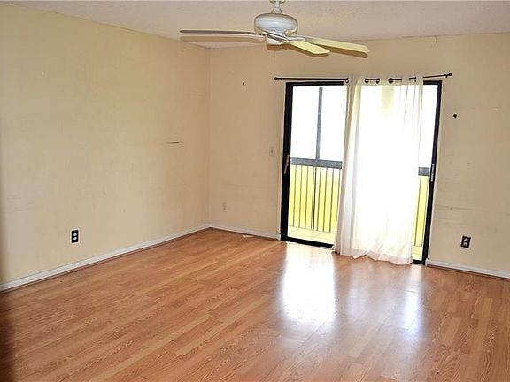 5th image of 8701 NW 35th St