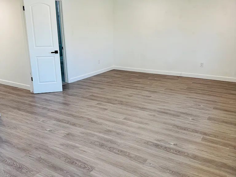 6225 Hesperia Ave — Photo 13