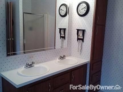 Masterbath w/dbl sinks