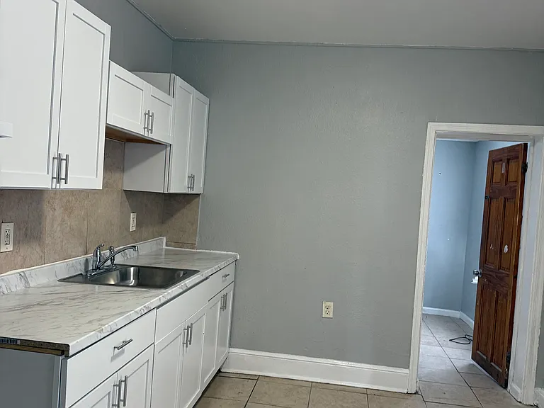 418 N Franklin St — Photo 1