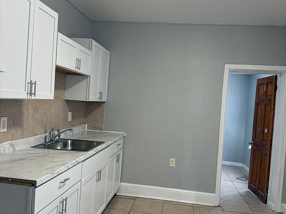 1st image of 418 N Franklin St
